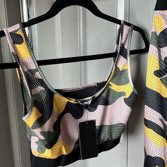 Matching sets - Picture 9 of 9